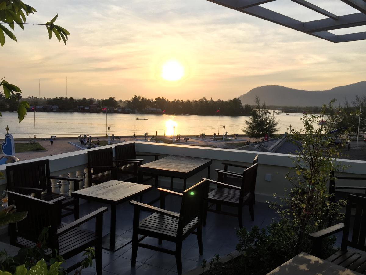 Makk Hotel Kampot Exterior photo