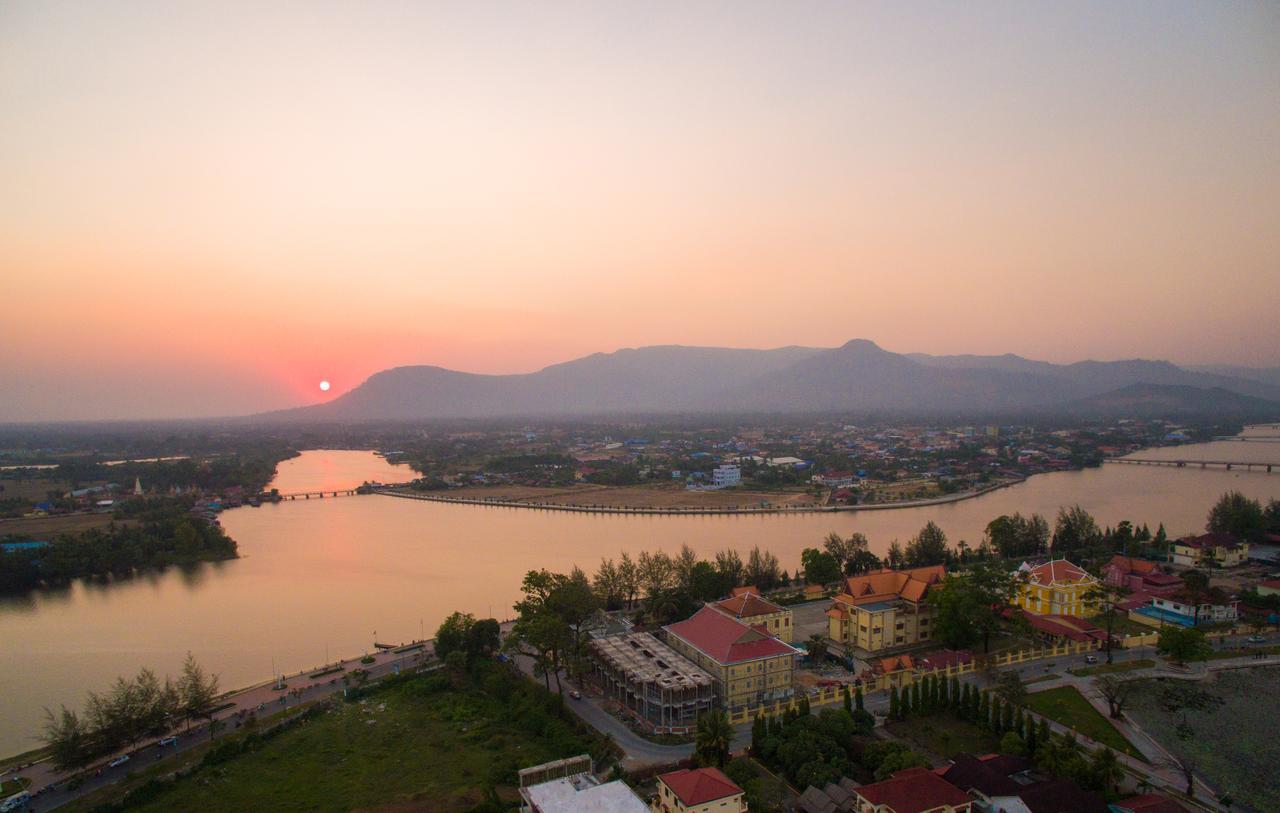 Makk Hotel Kampot Exterior photo